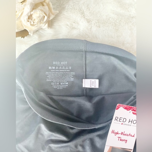 New w/tags SPANX HIGH WAIST THONG FOR TUMMY, HIP AND SIDE CONTROL W/O pantylines - Picture 3 of 5